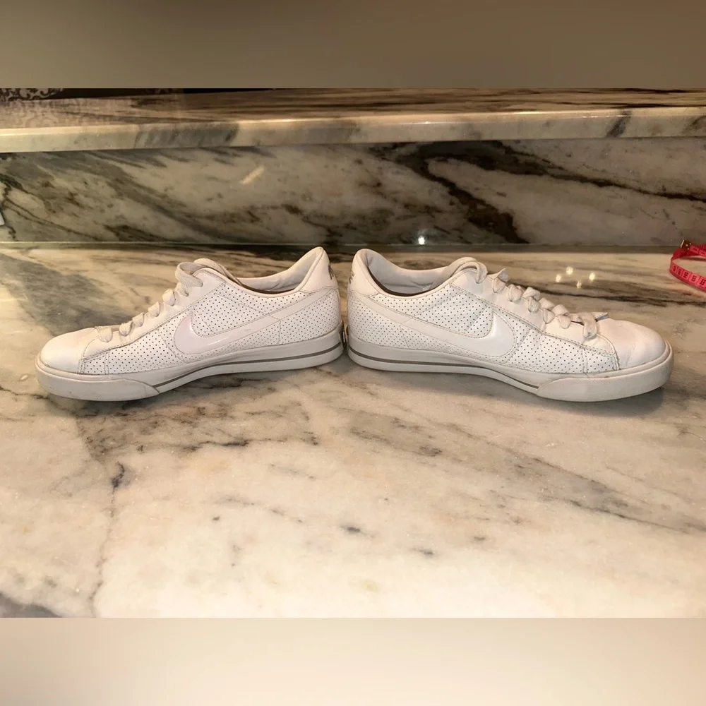 Nike step out